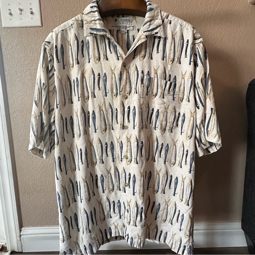 Columbia Men's rayon/flax button up casual shirt with FISH pattern XL